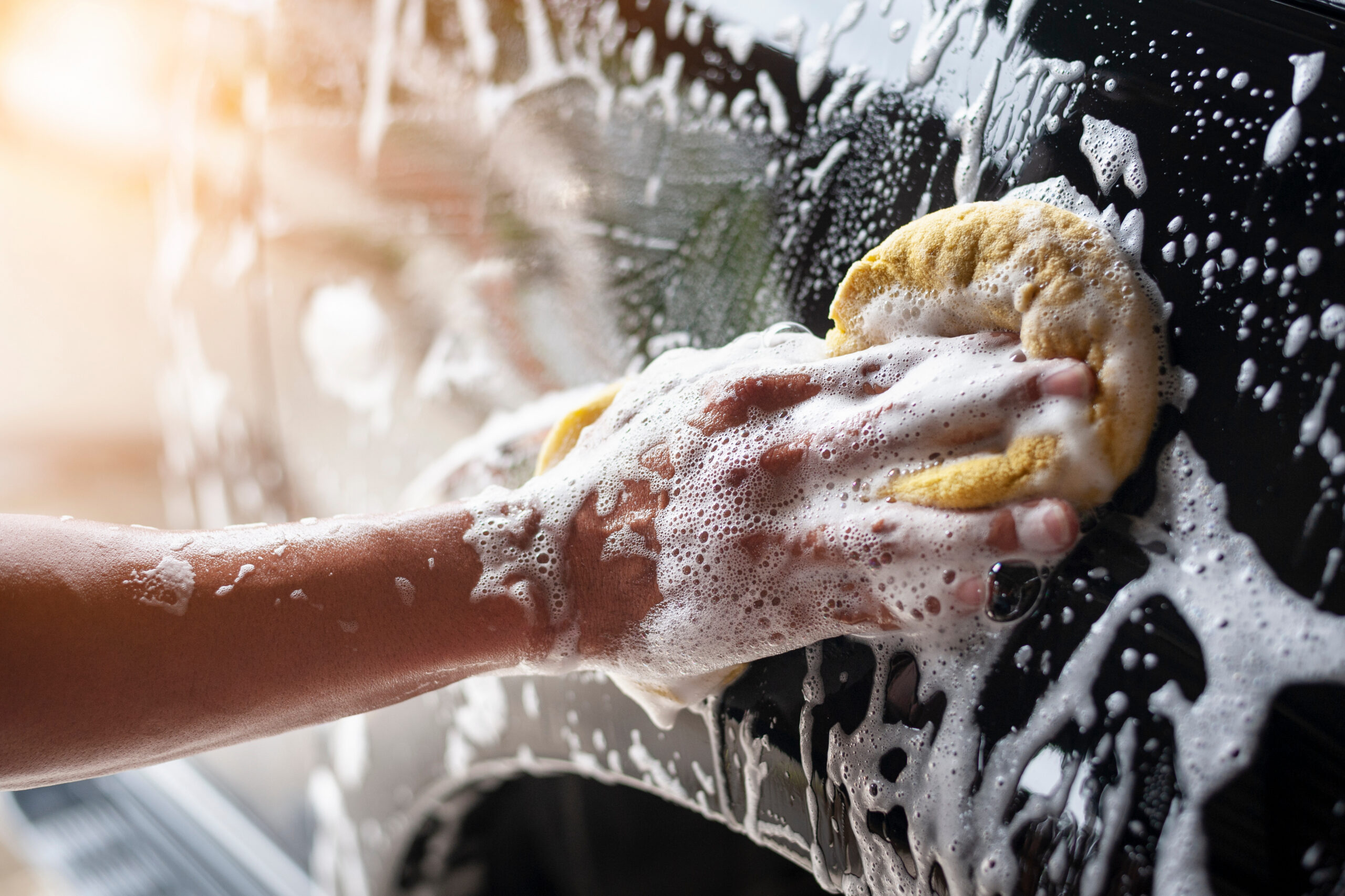 カーシャンプーを使用した正しい洗車の方法のアイキャッチ画像